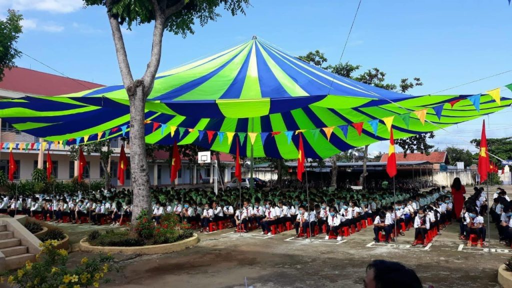 Dù che sự kiện sân trường học ở Gia Lai