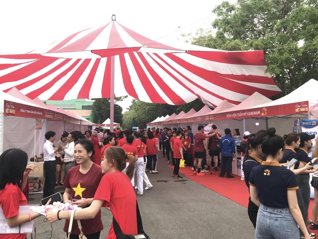 Ứng dụng dù sân trường trong các chương trình giáo dục ngoài trời