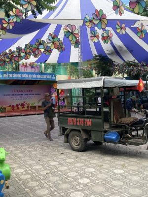 Dù che sự kiện sân trường mầm non