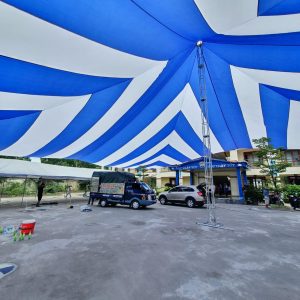[Hướng dẫn] Cách thi công lắp đặt dù che sự kiện sân trường ngoài trời chi tiết từ A–Z
