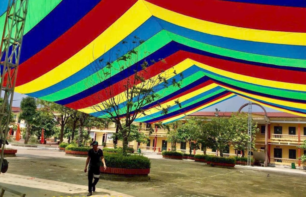 Dù che sự kiện sân trường hai mái chữ nhật