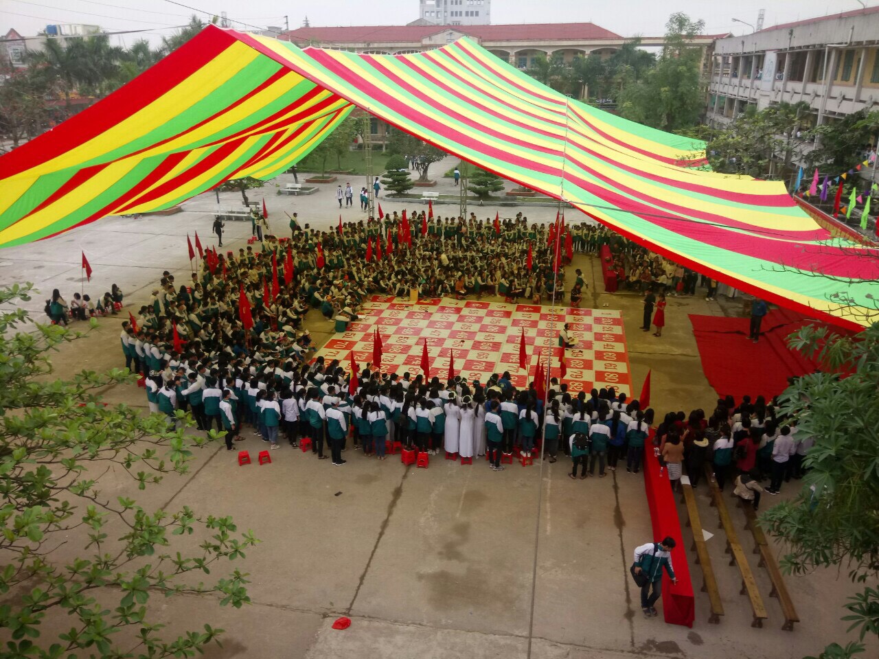 Bạt dù che sự kiện 2 mái sân trường ở Thái Bình Bạt dù che sự kiện 2 mái sân trường ở Thái Bình