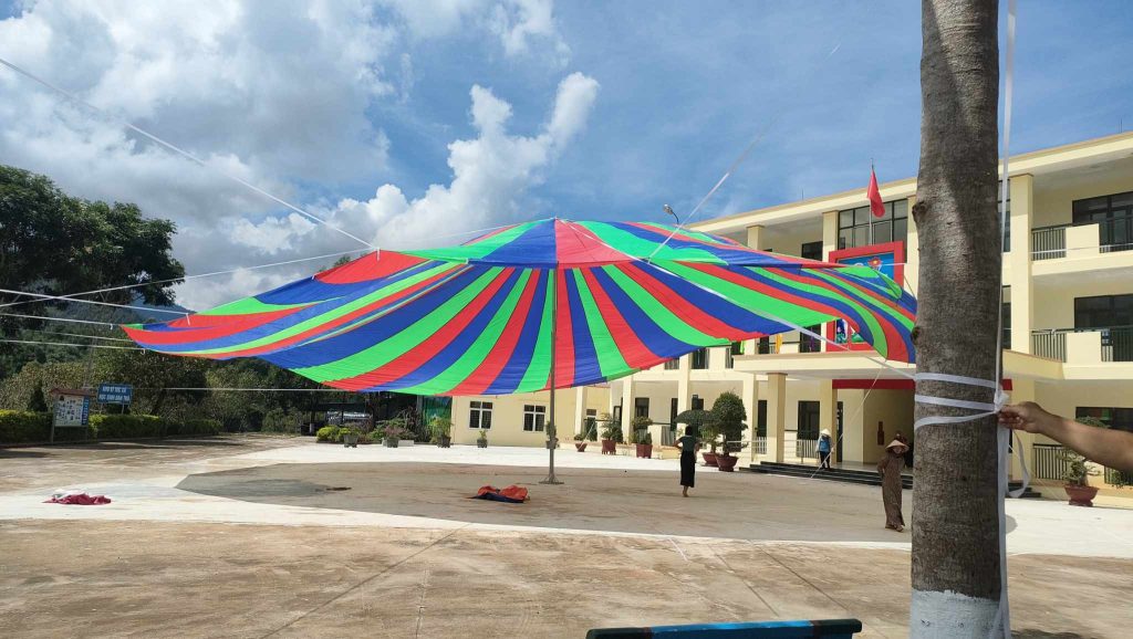 Dù che nắng sự kiện sân trường học ở Lai Châu