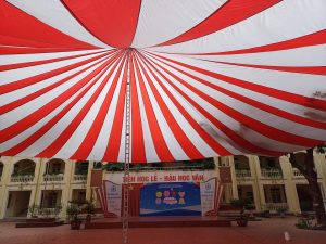 Dù che sự kiện sân trường học ngoài trời ở Đà Nẵng